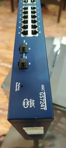 NETGEAR ProSAFE GS724T 24-Port Gigabit Smart Switch 4