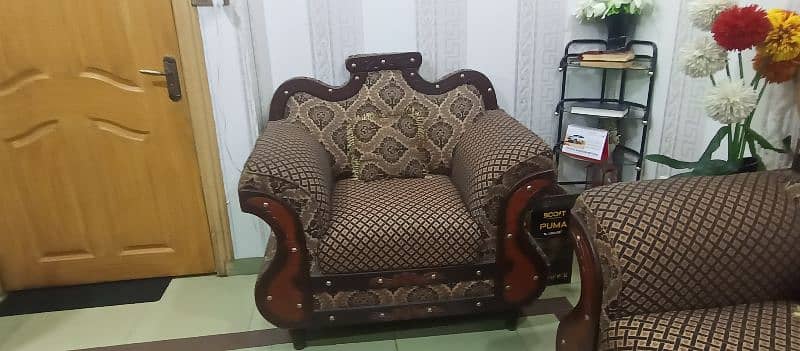 lightly used sofa set and serious buyer contact us 1