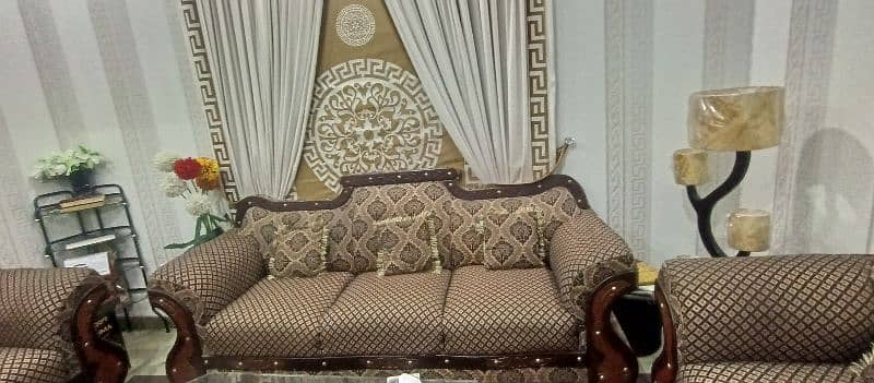 lightly used sofa set and serious buyer contact us 2