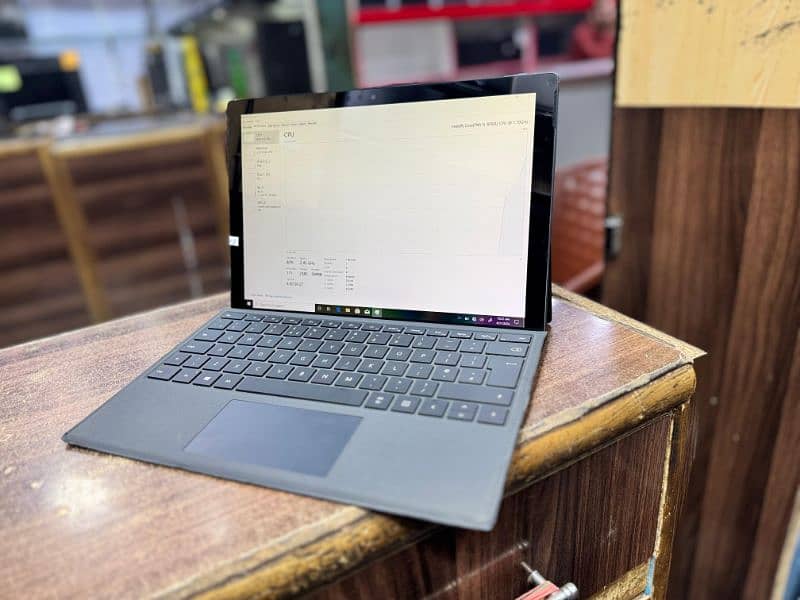 Microsoft surface Pro 6 core i5 8th gen 8gbram 256ssd 5