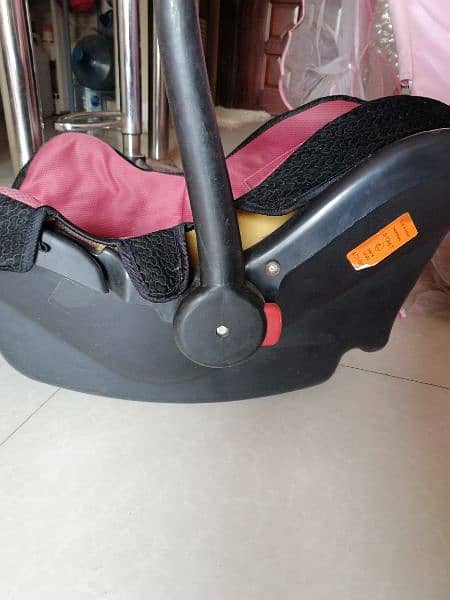 Bambies Car Seat and carry cot 1