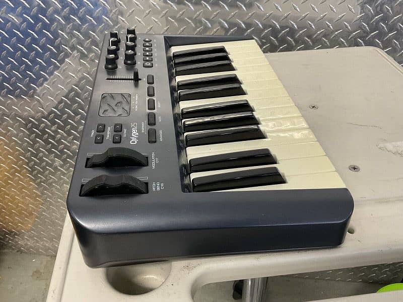 m audio midi keyboard oxygen 25 piano 1