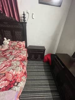 complete bed set with dressing