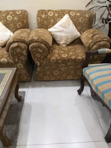 3+1+1 New Condition Drawing Room Sofa Set Slightly Used 6