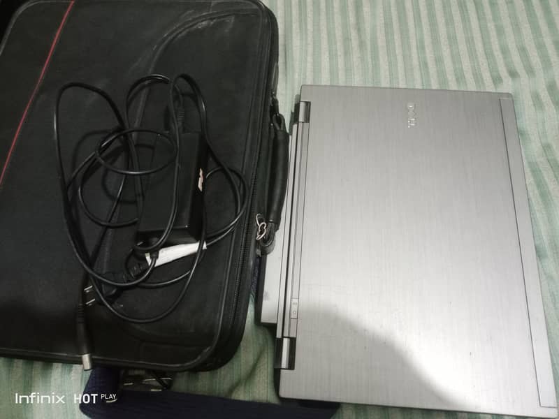 Laptop sale excellent condition first generation bag and charger islu 7