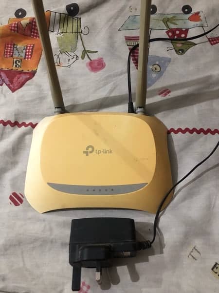 TPLink WiFi Router slightly Used 4