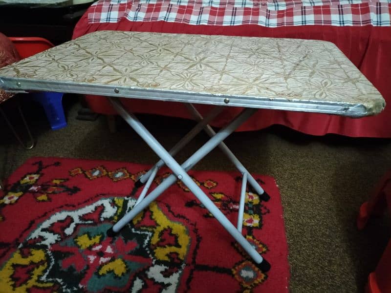 best condition folding table for sale 0