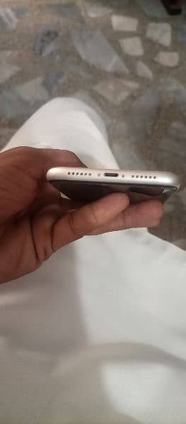 iphone 11 64gb all ok lush condition urgent sale 3