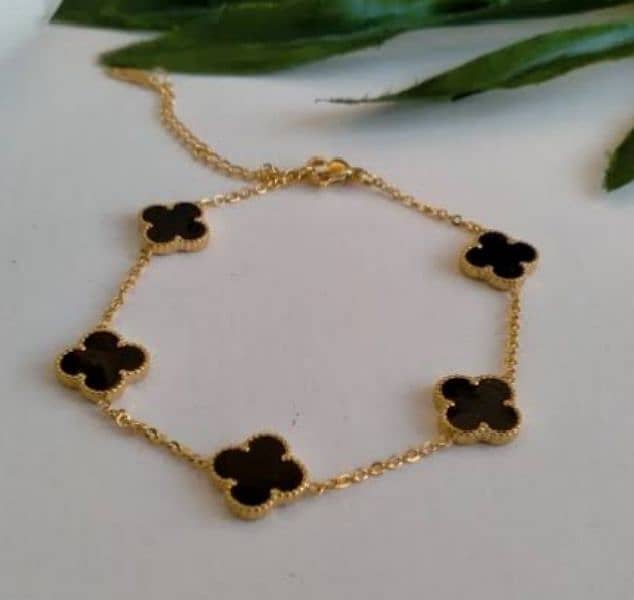 Vancleef Four leaves clover bracelet 0