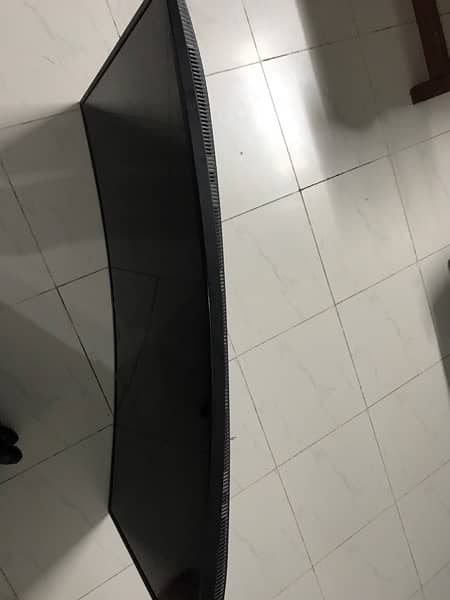 BROKEN CURVED SAMSUNG LED 49”inc 1