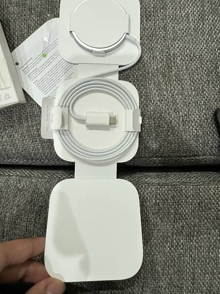 Apple Magsafe wireless Charger (Original) 1