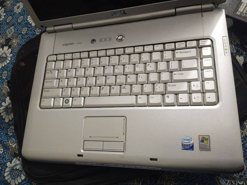 Dell Inspiron 1520 laptop 2