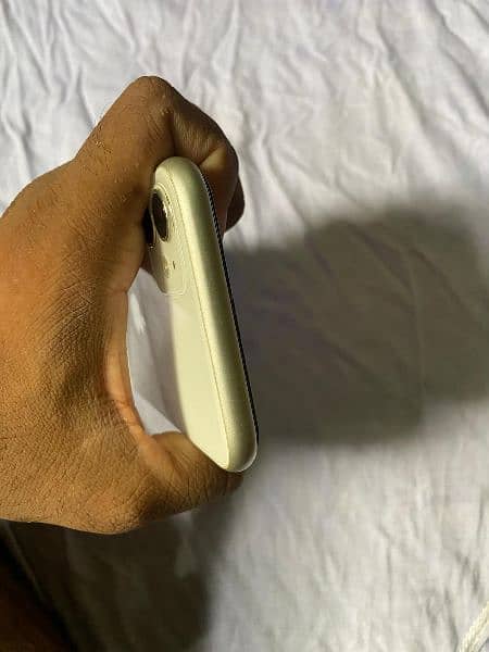 iPhone 11 64gb Non. pta J. v 10/10 condition 87% B. Health 101% waterpack 4