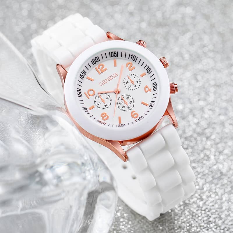 Women Quart Watch Fashion Silicone Band Perfect for Fashionable Design 1