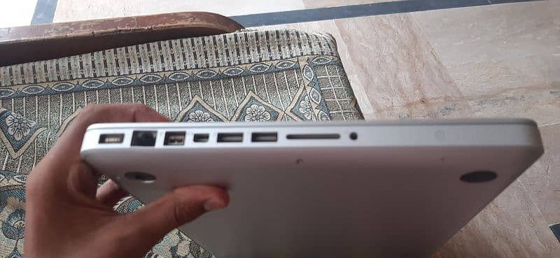 laptop macbook    03077122605 1