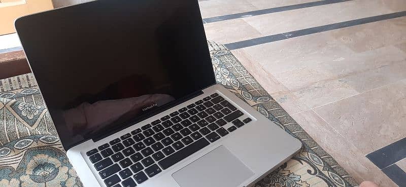 laptop macbook    03077122605 5