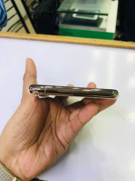 iphone xs max 256gb golden   pta approved 10/10 condition 4