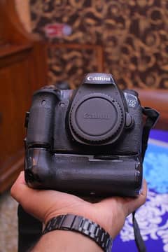 Canon 6D fullframe body with battery grip