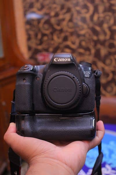 Canon 6D fullframe body with battery grip 2