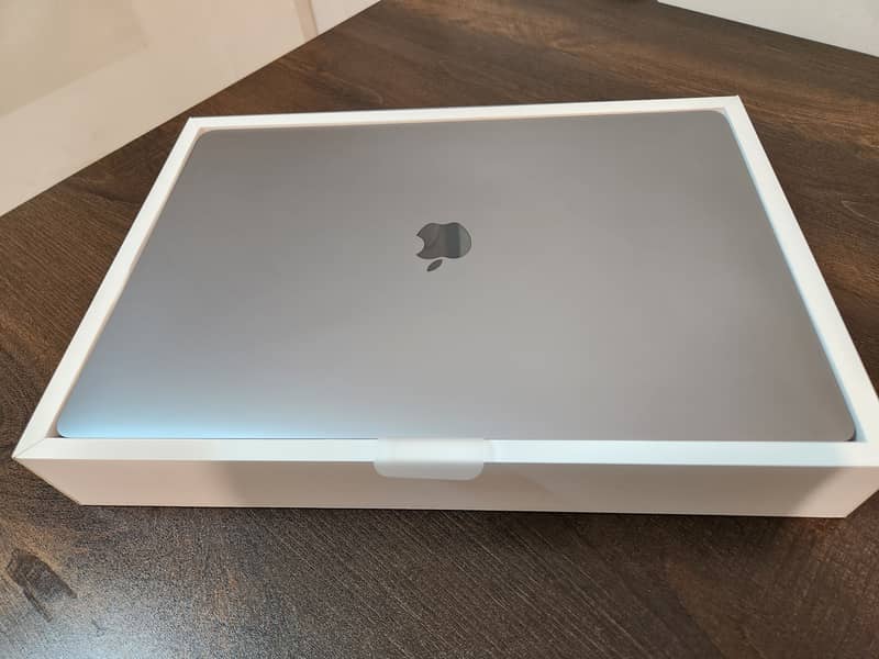 Macbook Pro 16" 2019, Core i9, 1TB SSD, 16GB RAM, AMD Radeon Pro 5500M 4