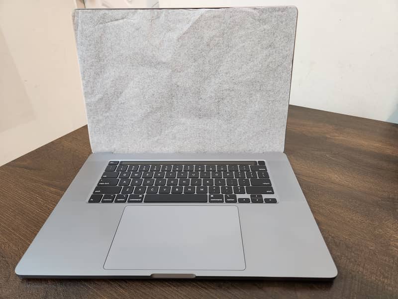 Macbook Pro 16" 2019, Core i9, 1TB SSD, 16GB RAM, AMD Radeon Pro 5500M 5