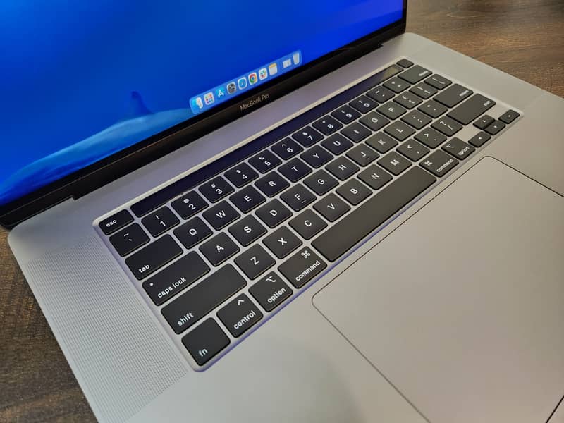 Macbook Pro 16" 2019, Core i9, 1TB SSD, 16GB RAM, AMD Radeon Pro 5500M 7