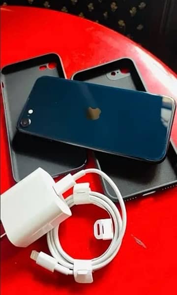 iPhones se 2020 + all accessories 8