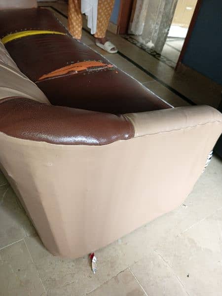 6 months used 3 SEATER SOFA SET AVAILABLE (0_3_0_2_3_4_3_8_3_5_5) 8