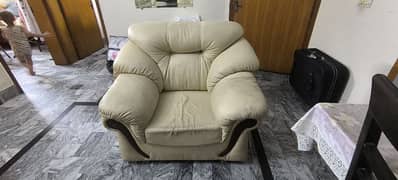 Urgent 6 Seaters Sofa Set is for Sale