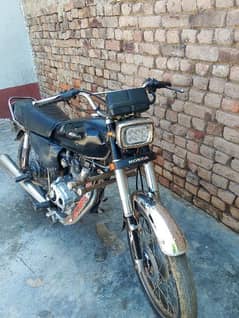 United honda 125 for sell final 54000 rupy whatsapp 03414669927