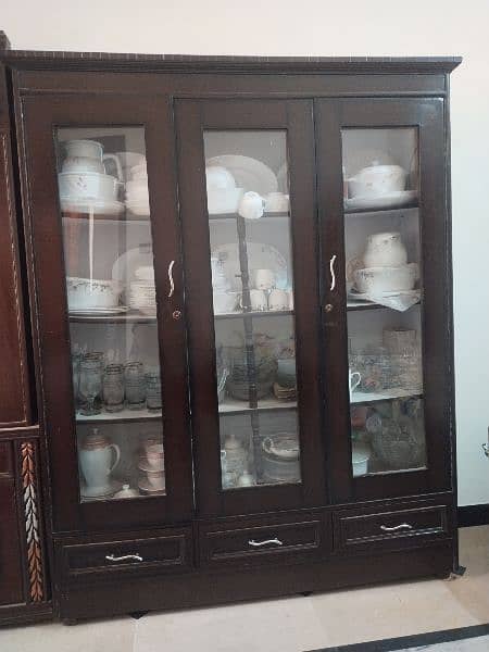 1 cabinet. 2 single cabinet . 1 dressing. 1 showcase 0