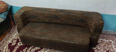 sofa cumbed in excellent condition. 03024828807