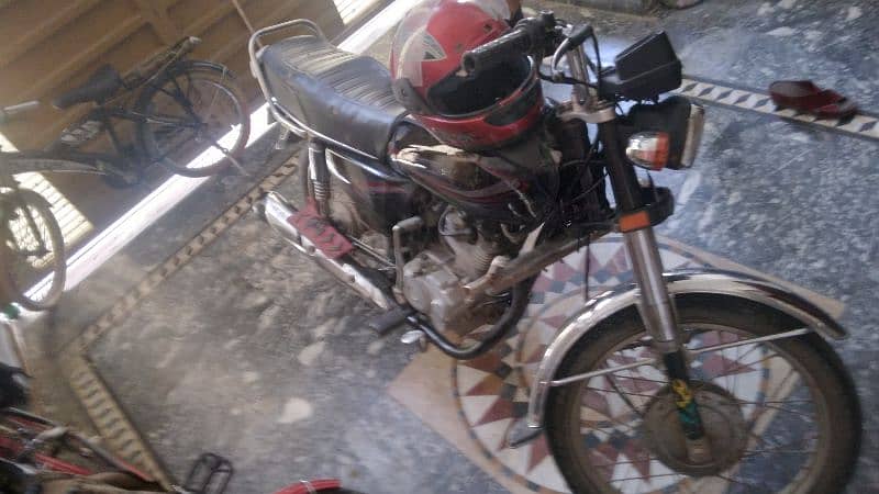 Honda 125 black 3