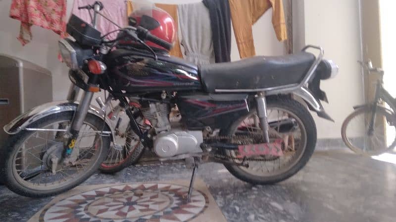 Honda 125 black 5