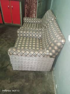 only 5 month used 10/9.5 condition ok 5 seter sofa with cover