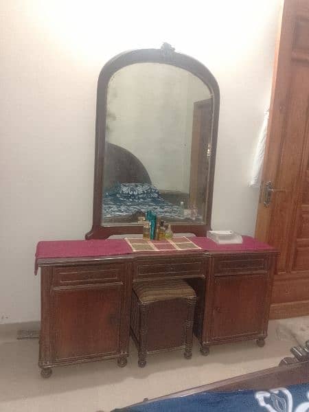 dressing table 0