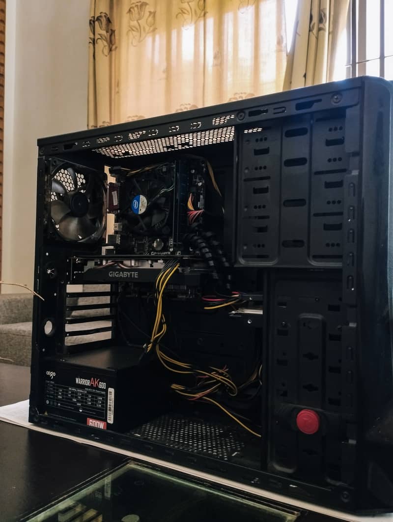 Core i7 4th + Radeon RX 5600 XT Gaming PC with 7 Pre-installed Games 2