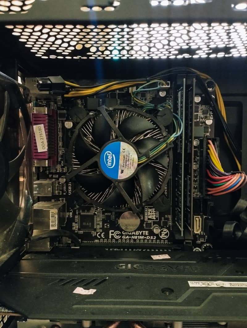 Core i7 4th + Radeon RX 5600 XT Gaming PC with 7 Pre-installed Games 3