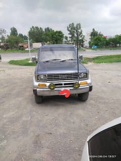 Toyota Land Cruiser 1993 contact 03068881296