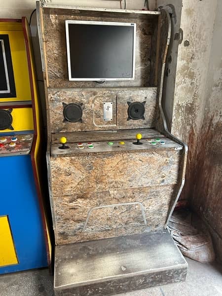 Arcade games with Token 1