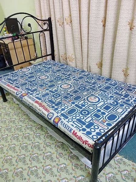 iron bed 10/10 condition black color 3