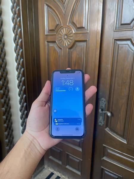 iPhone 11 64 gb jv black colour 6