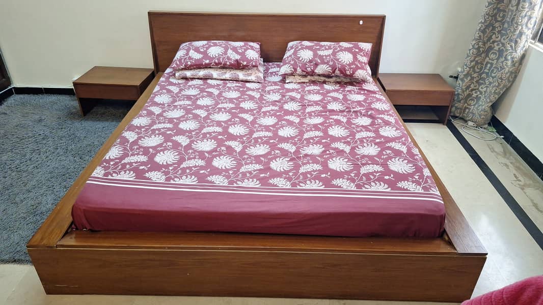 Used  Queen bed with Matresss 0