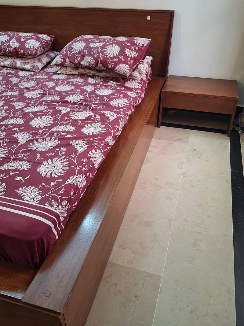 Used  Queen bed with Matresss 1