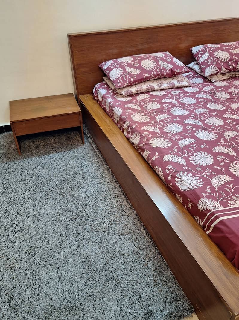 Used  Queen bed with Matresss 2