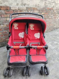 brand new pram for 2 kids 6 wheeler 10/10 condition