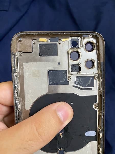 iPhone 11 Pro Max back housing 4