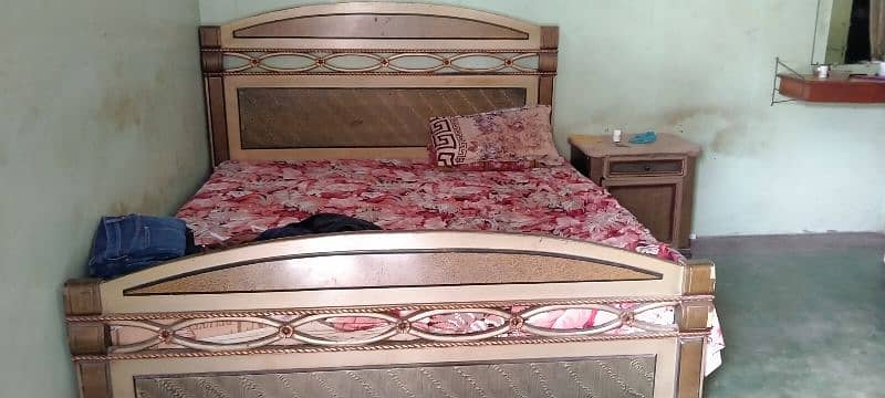 king size bed 1 side table 1 double door almari and 1 palang for sale 0