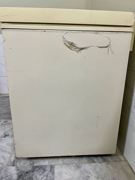 used refrigerator in working condition 1