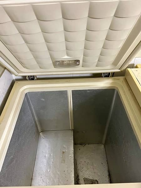 used refrigerator in working condition 4